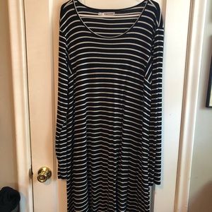 Knee length black and white stripped ribbed dress